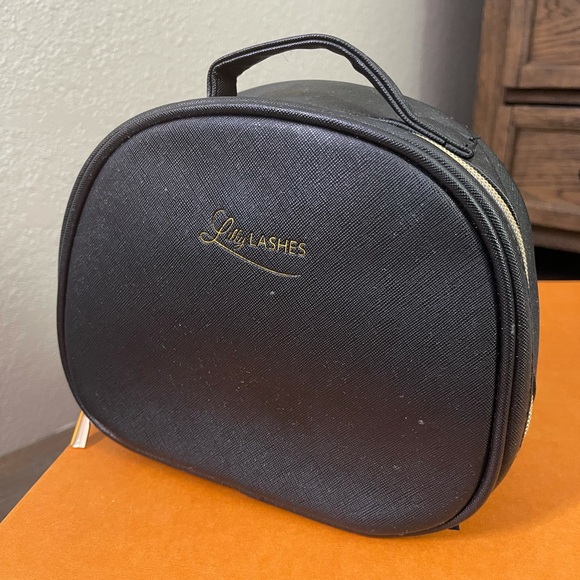 A Lilly Lash Bag! - Picture 1 of 3